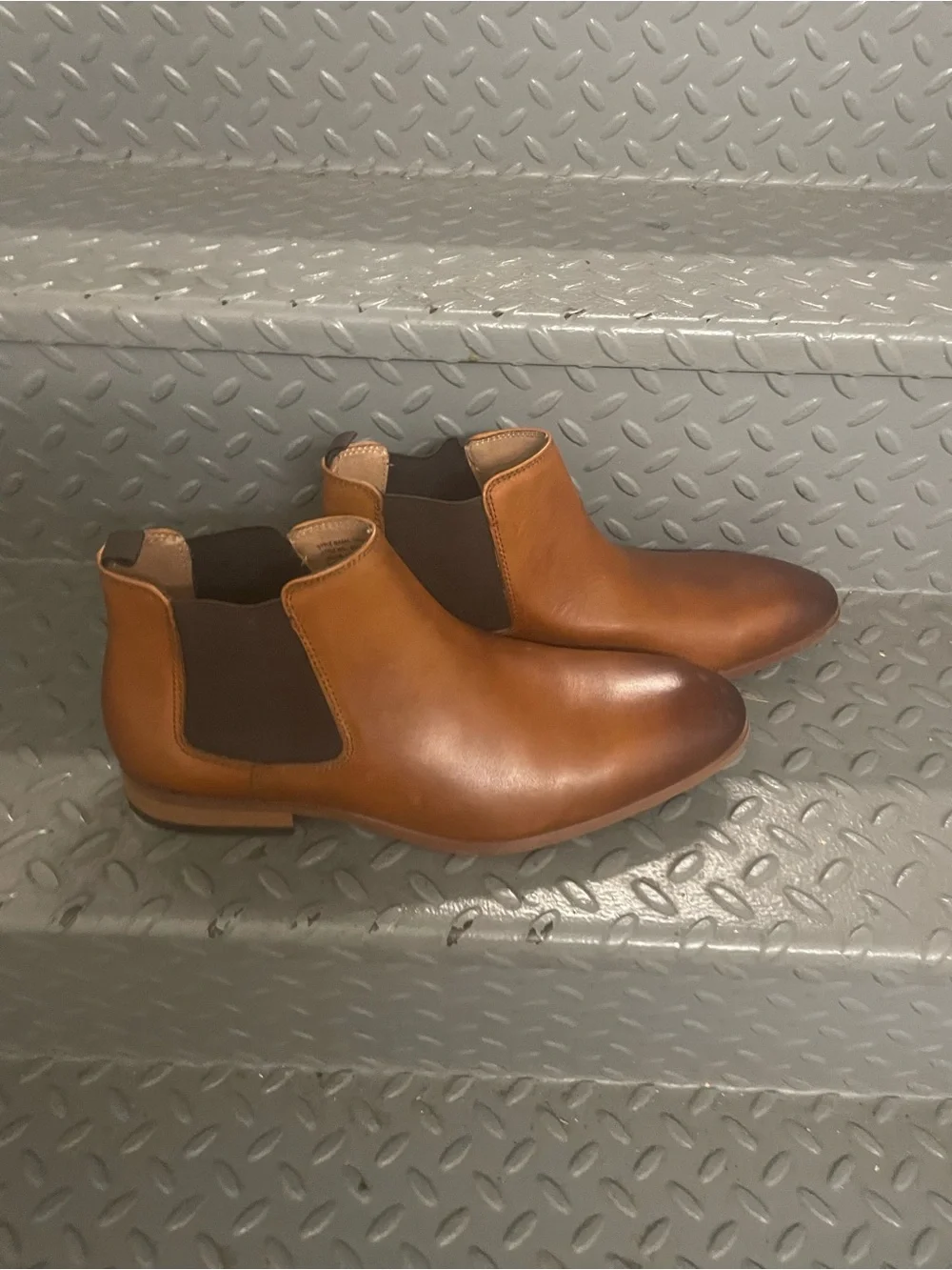 Men's Tan Leather Chelsea Boots — Sleek Slip-On Style